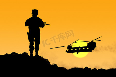 一个士兵和直升机的剪影