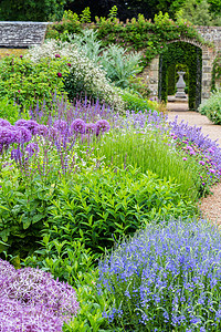 春季在苏塞克斯的英国城堡花园炫彩边框
