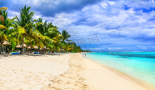 异国风情的毛里求斯岛白色沙滩