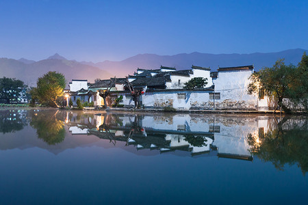 夜的宁静湖沿途的风景