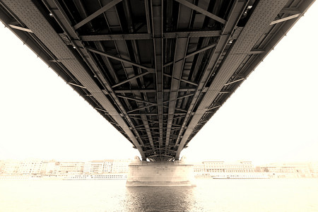 hungary摄影照片_钢结构的桥梁