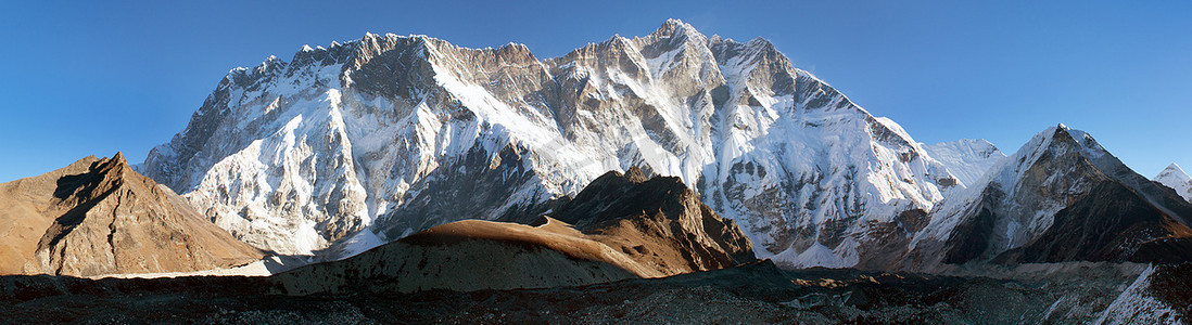 策摄影照片_早上视图的南部脸的洛子峰和努布策山-跋涉到珠穆朗玛峰大本营-尼泊尔