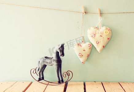 fabric摄影照片_Rocking horse and fabric hearts