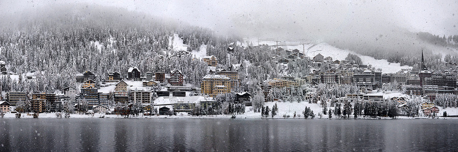 年终总结瑞士摄影照片_圣的全景 (圣莫里茨, 圣圣毛里齐奥) 镇在恩加丁, 瑞士阿尔卑斯, 在冬天期间