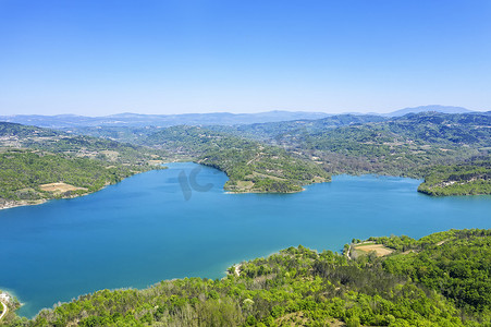 克罗地亚伊斯特利亚自然蓄水池布托尼加湖鸟瞰图