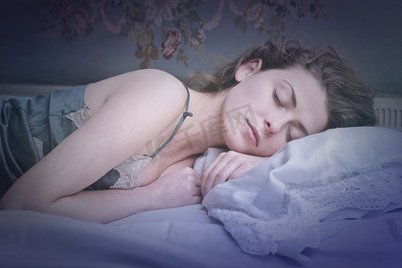 女人睡觉摄影照片_有美丽的梦想