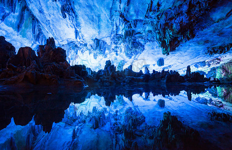 明亮、 色彩鲜艳、 多彩的洞穴中国