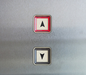 电梯按钮向上和向下方向与向上的红灯
