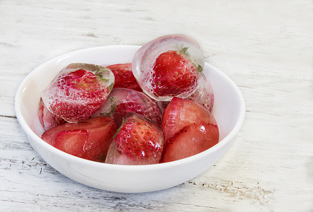 冰冻草莓冰块