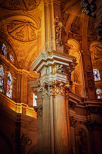 西班牙马拉加的Incarnation主教座堂内部的垂直截图