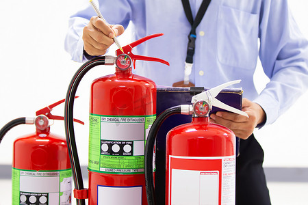 电梯消防摄影照片_消防工程技术检查消防油罐压力表水平在建筑物保护理念中的应用及应急安全救援和消防训练.