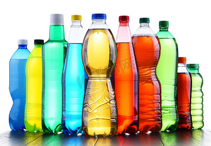 碳酸摄影照片_各式碳酸软饮料塑料瓶