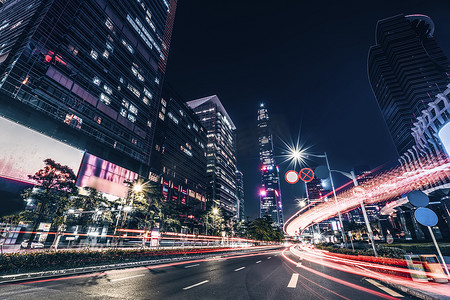 夜景模糊摄影照片_公路城市夜景建筑与模糊车灯