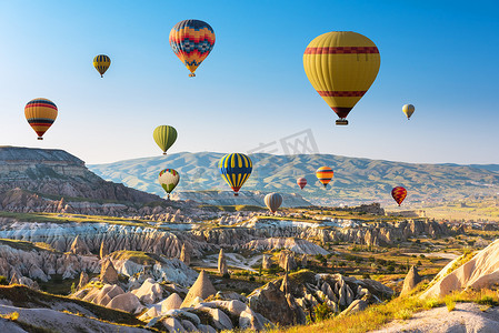 热气球飞越土耳其卡帕多西亚上空