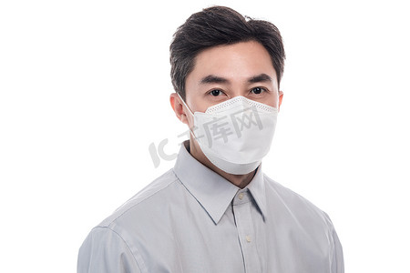 医疗防护口罩摄影照片_戴口罩的中年男人肖像