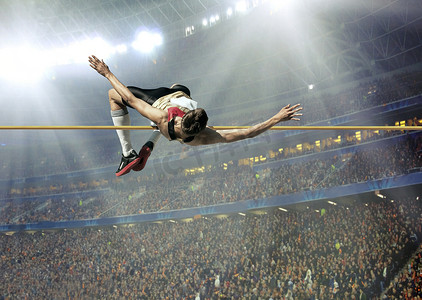 跳高运动员摄影照片_在行动的跳高运动员