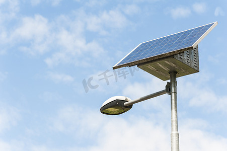 路灯与太阳能电池板