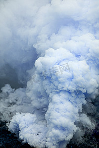 烟雾纹理背景。蓝色烟桶背景
