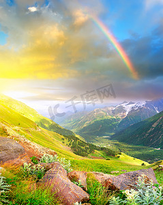 阳光彩虹摄影照片_雨后的阳光和彩虹
