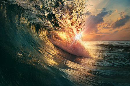 波浪海浪摄影照片_与螺丝海洋波浪海滩日落