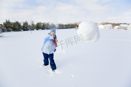 雪球摄影照片_打雪仗