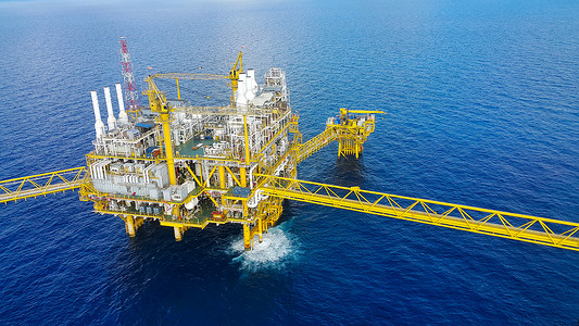 海上施工平台生产石油和天然气、 石油和天然气工业和辛勤工作，通过手动和自动功能、 石油钻机行业及操作的生产平台和操作过程