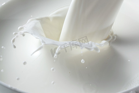 水柱摄影照片_牛奶