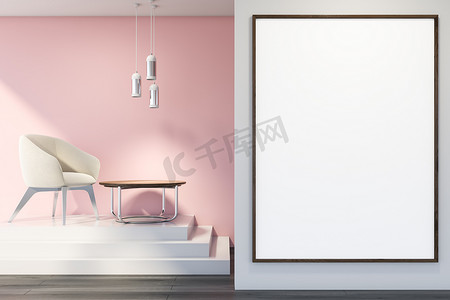 有圆形的海报摄影照片_带大海报和扶手椅的粉红色客厅