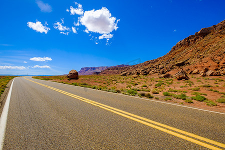 亚利桑那州摄影照片_亚利桑那州的沙漠公路