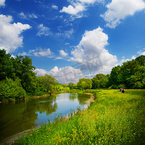 风景摄影照片_有河流的夏季风景