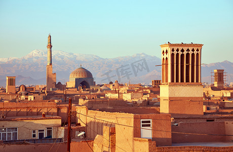古市的亚兹德在日出的灯光。伊朗