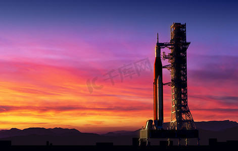粉色云彩背景下发射台上的空间发射系统