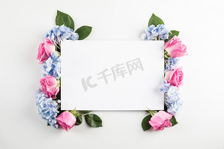 空白卡摄影照片_鲜花和空白卡