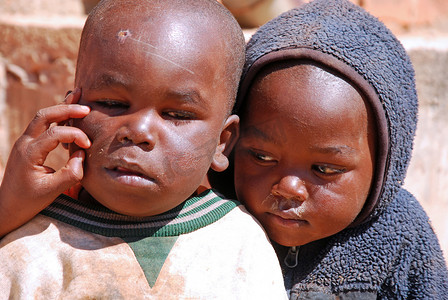 aid摄影照片_非洲儿童在坦桑尼亚虽然你清洗你的脸