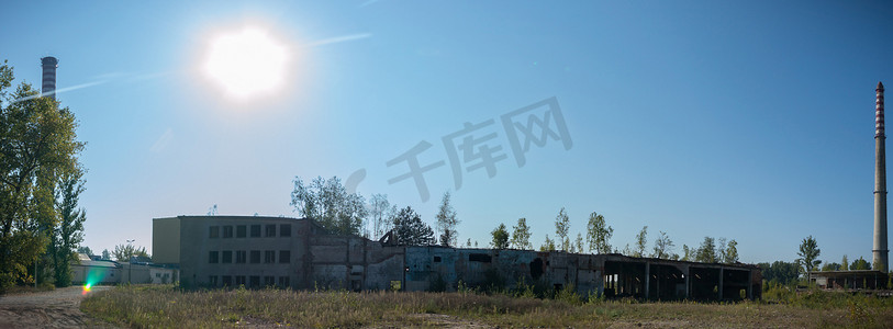 严重污染工厂摄影照片_工业系列污染严重的工厂的废墟