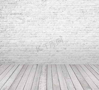 内室与白砖墙壁和木地板