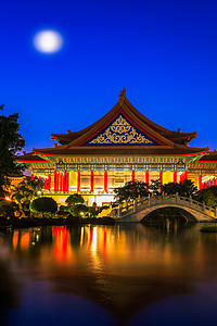 国家大剧院和光华池塘，台北，台湾