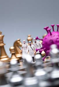 红色的国际象棋摄影照片_国际象棋棋盘上的医护人员和病毒