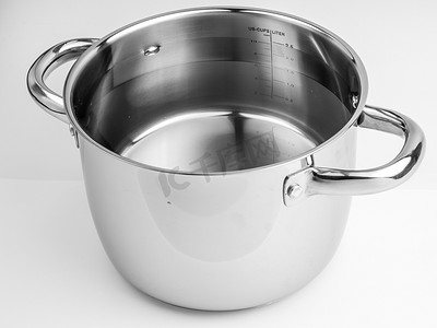 不锈钢背景摄影照片_不锈钢蒸煮锅没有盖与水, 测量水位-2, 5 升。隔离在白色背景上.