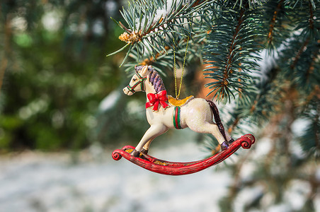 摇马，圣诞树装饰的特写