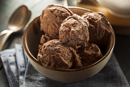 自制黑巧克力冰激淋