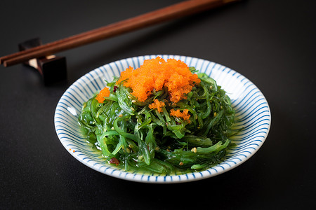 海藻沙拉配虾蛋-日式料理
