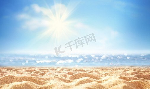 暑假招生摄影照片_夏季背景，热带金色海滩的自然与阳光。金色的沙滩，海水与蓝天相彩。复制空间，暑假概念.