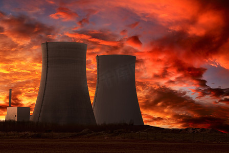 电厂画册摄影照片_核发电厂与激烈的红色天空