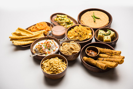 古吉拉特邦小吃，如贾列比-法福达，普拉，卡曼多克拉，阿卢布吉亚，坎德维，卡克拉，达希瓦达，加提亚热茶