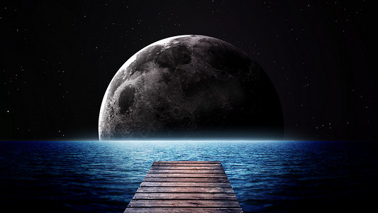 Moon摄影照片_Rising moon over sea. Elements of this image furnished by NASA