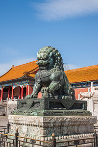 北京故宫博物馆太和殿门前的铜狮子一对