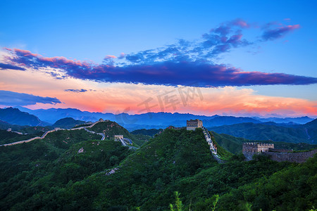 夜晚的长城，美丽的落日