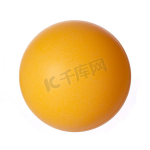 乒乓球球 isoalted 在白色背景上。橙色乒乓球球