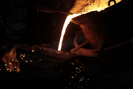 液态的熔钢铁工业